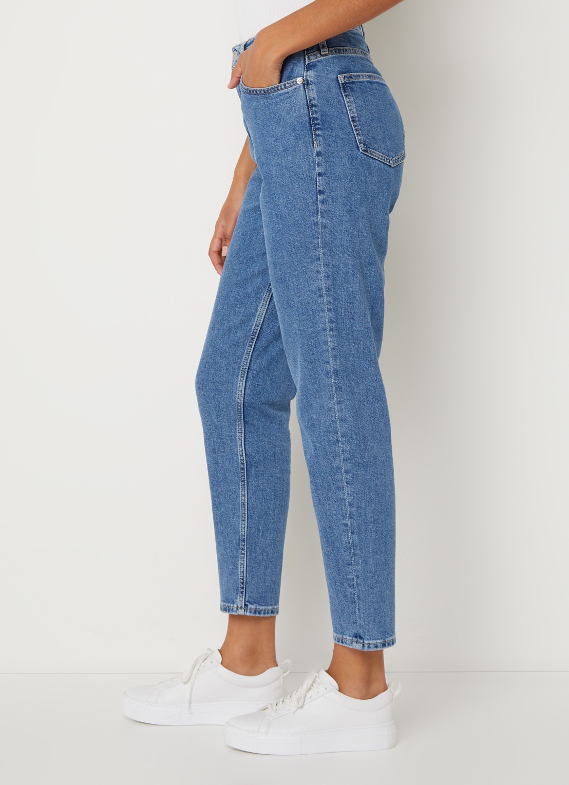 Calvin Klein High waist cropped mom jeans met medium wassing - detail 5 indigo