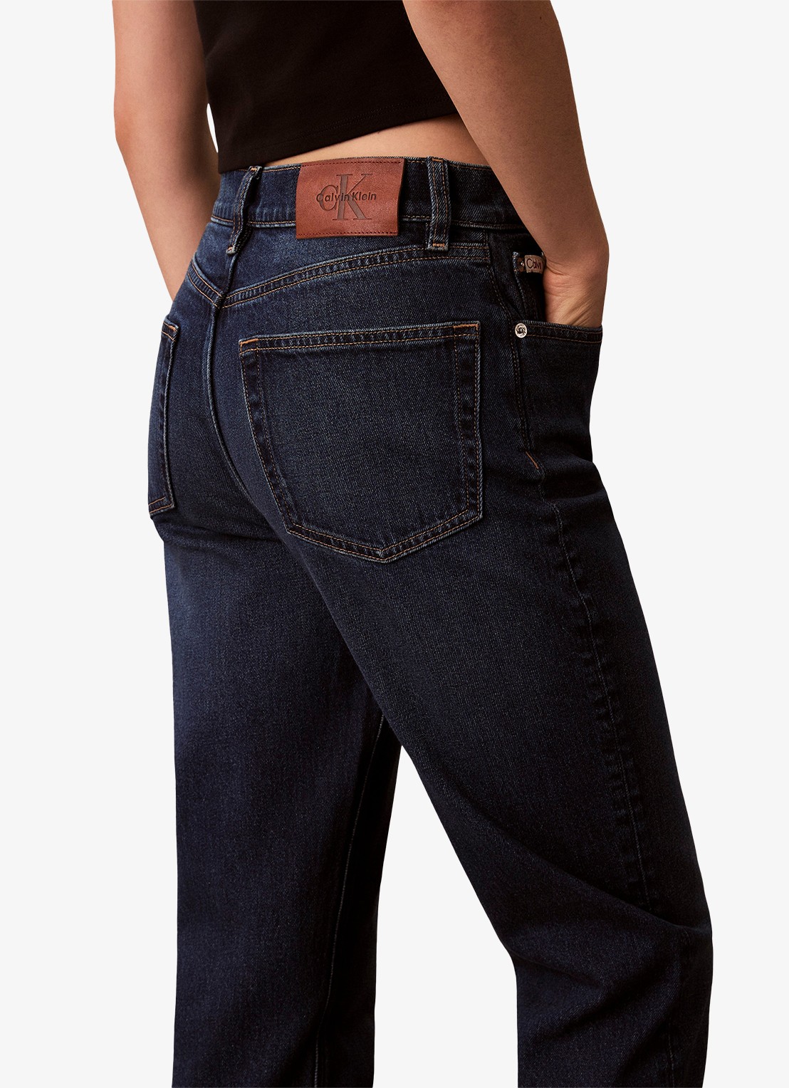 Calvin Klein High waist straight fit mom jeans met steekzakken - detail 2 denim