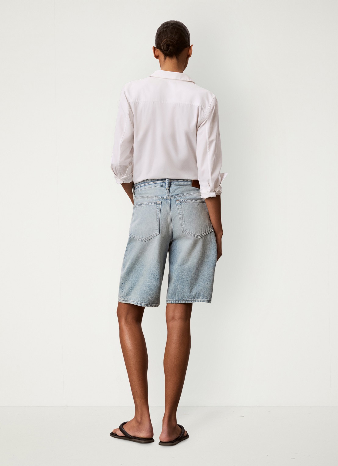 Calvin Klein High waist wide fit korte broek van denim - achterkant 5 fresh water-yp3 /  blauw