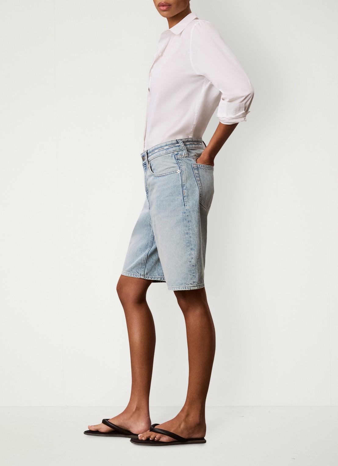 Calvin Klein High waist wide fit korte broek van denim - voorkant 2 fresh water-yp3 /  blauw