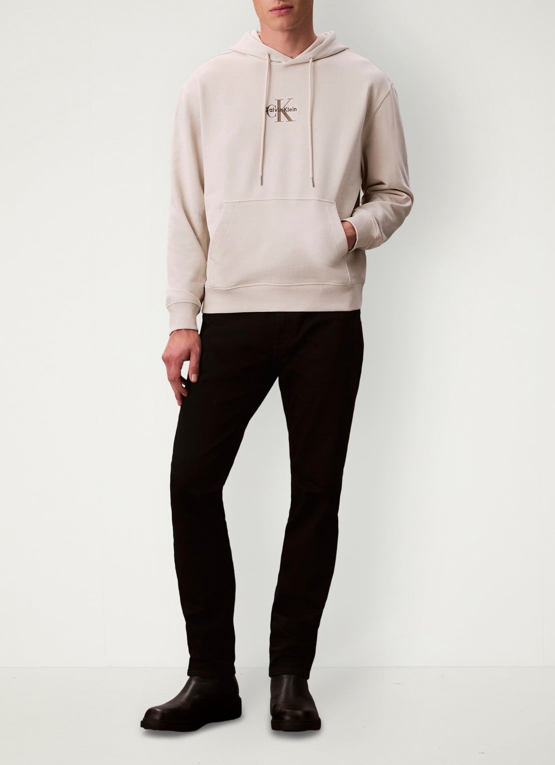 Calvin Klein Hoodie met logoborduring - voorkant 3 beige