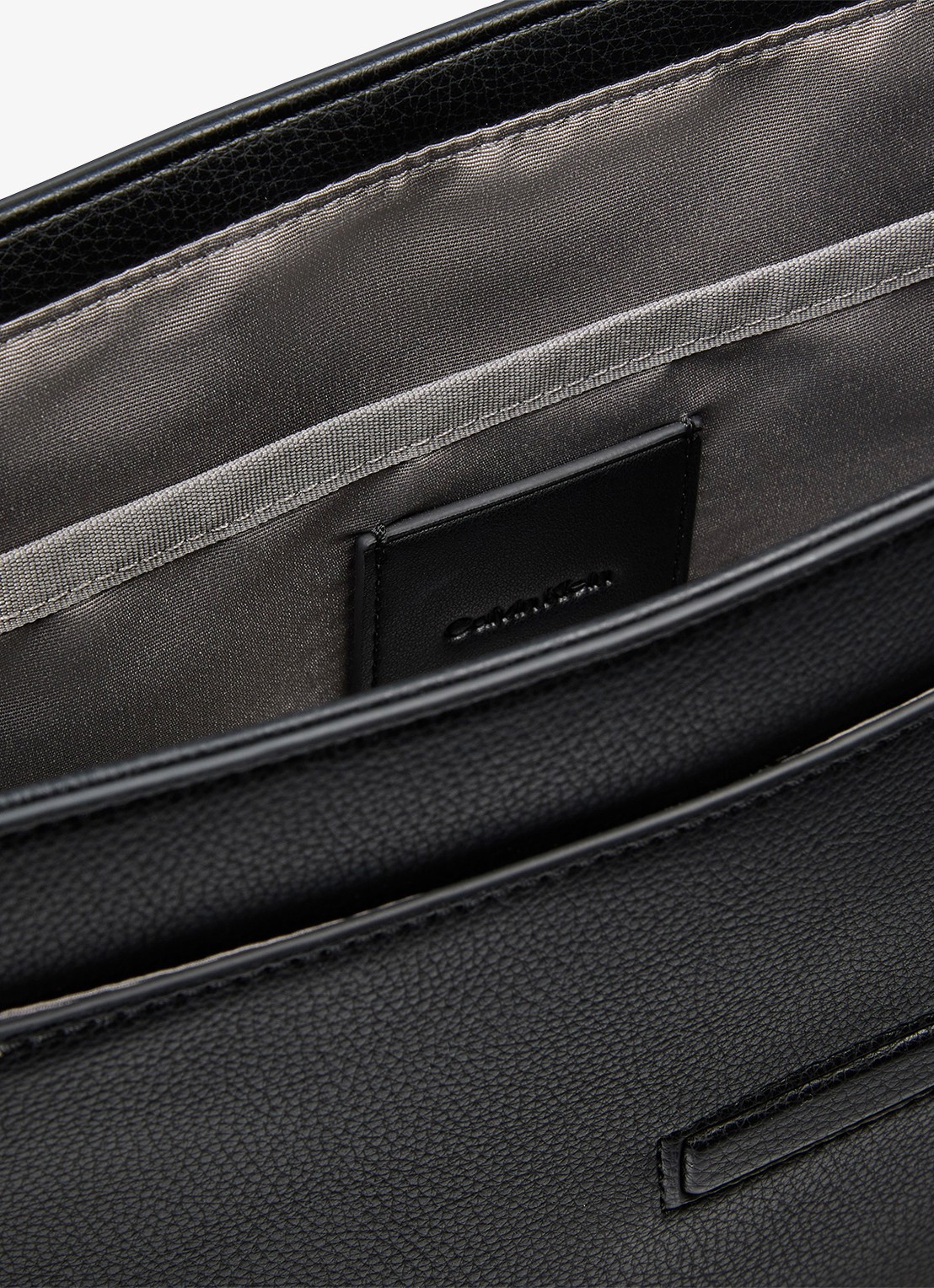 Calvin Klein Laptoptas met logo - detail 3 black-ub1 /  zwart