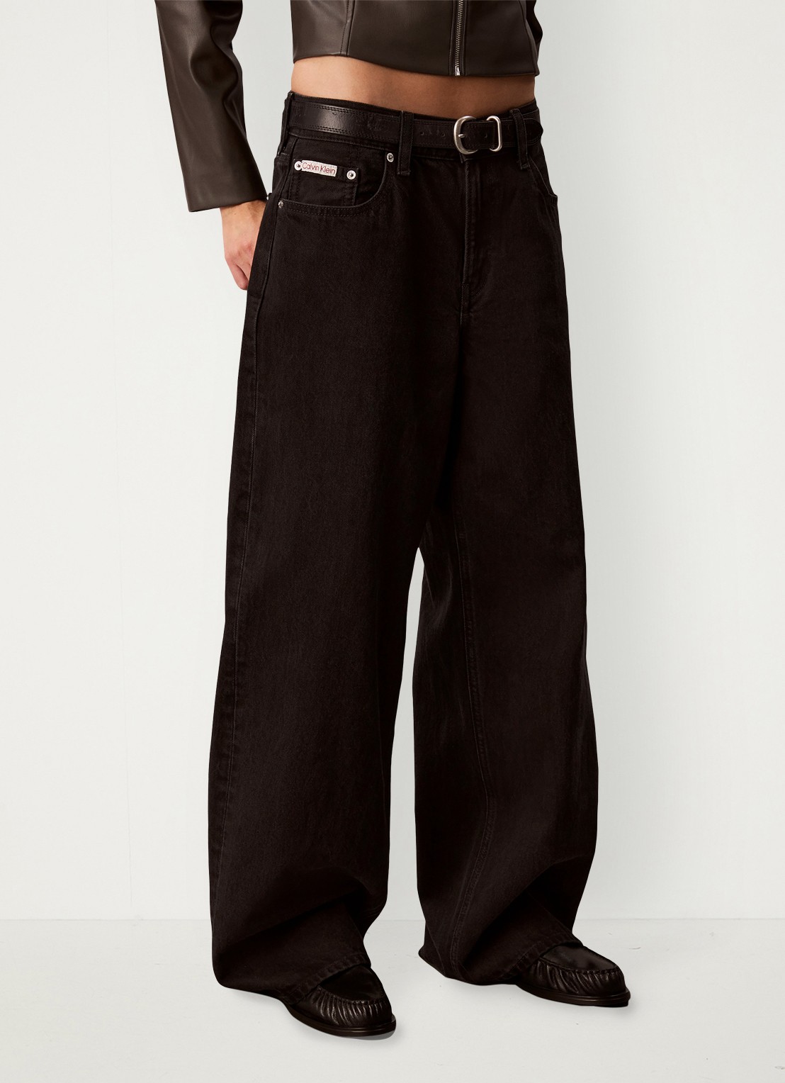 Calvin Klein Low waist loose fit jeans met donkere wassing - detail 4 zwart