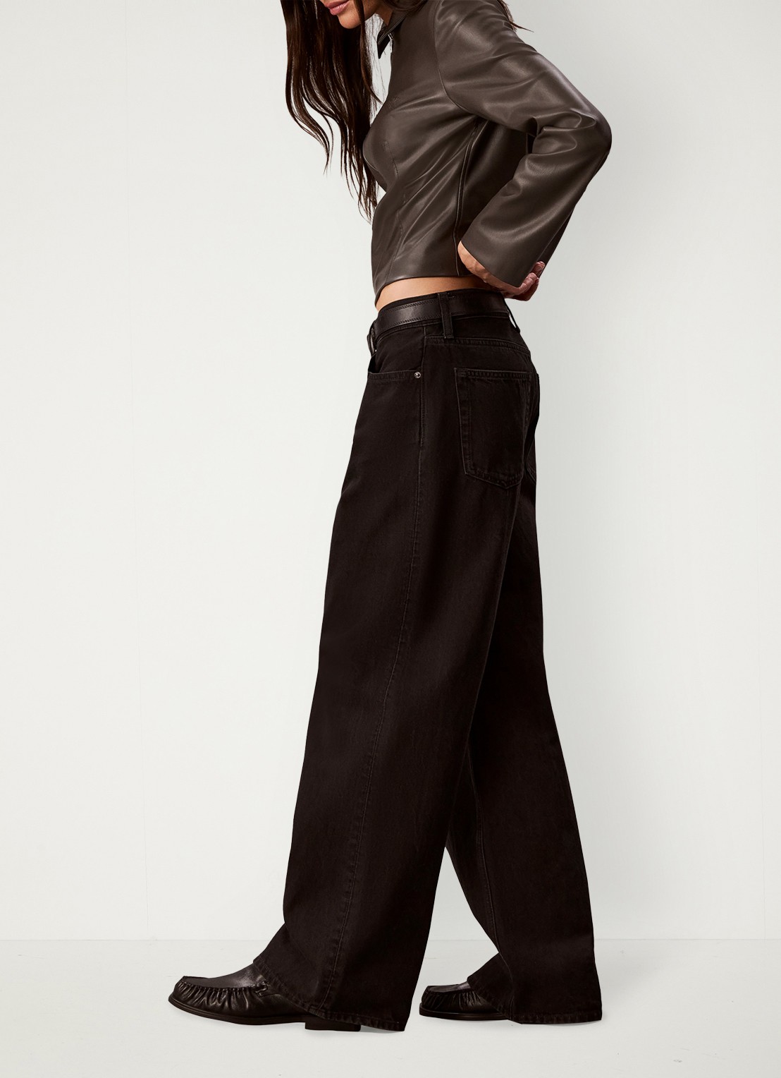 Calvin Klein Low waist loose fit jeans met donkere wassing - detail 6 zwart
