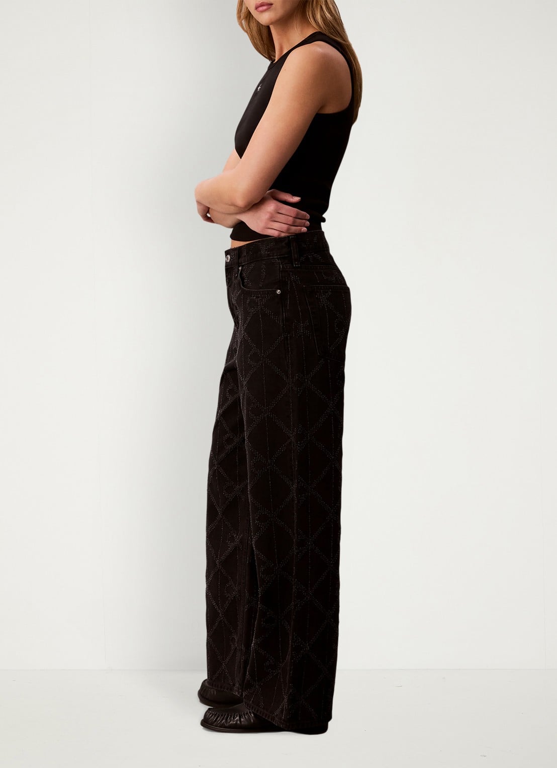Calvin Klein Low waist wide fit jeans met logoprint - detail 6 zwart