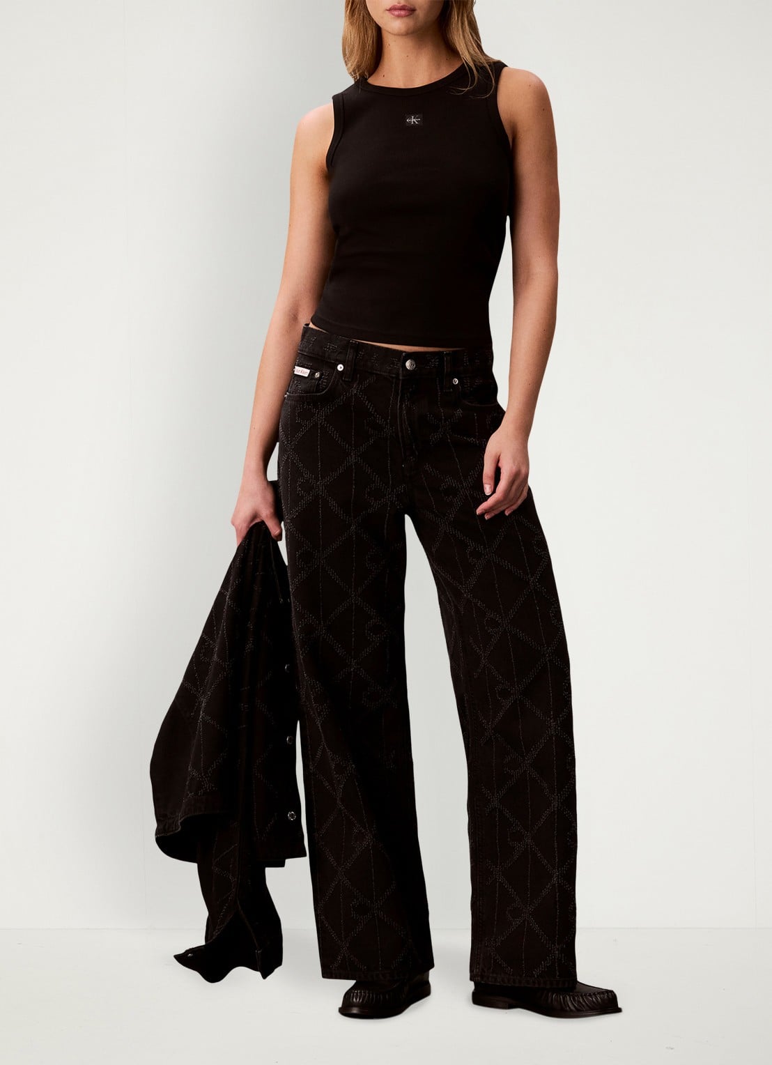 Calvin Klein Low waist wide fit jeans met logoprint - voorkant 2 zwart