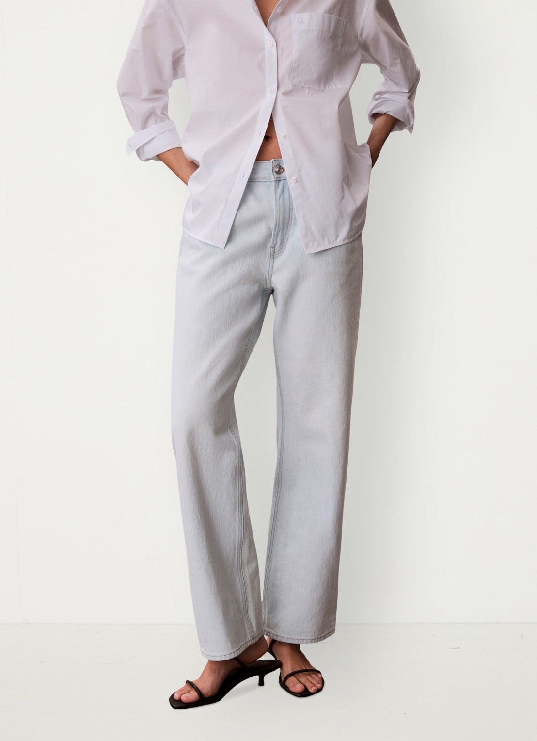 Calvin Klein Mid waist straight fit jeans met lichte wassing - detail 3 denim