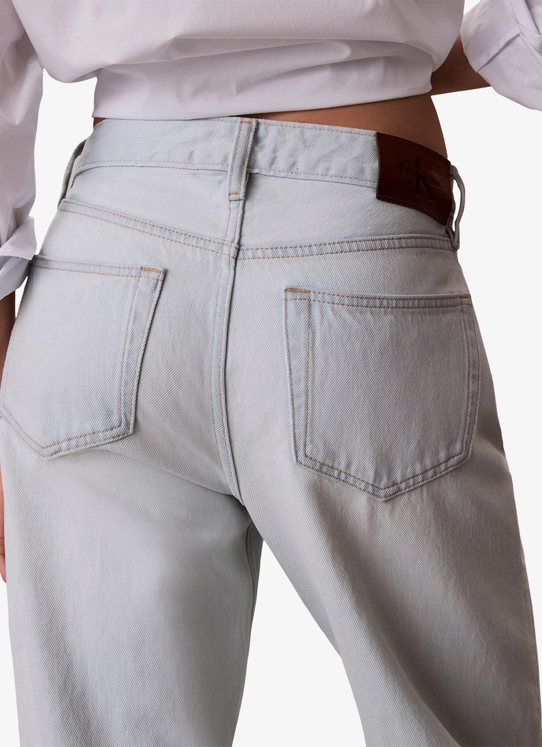Calvin Klein Mid waist straight fit jeans met lichte wassing - detail 4 denim