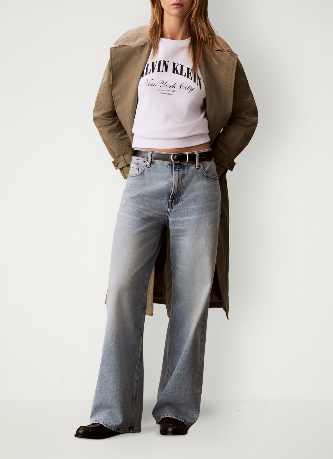 Calvin Klein Mid waist straight fit jeans met lichte wassing - voorkant 2 basset blue-scb /  blauw