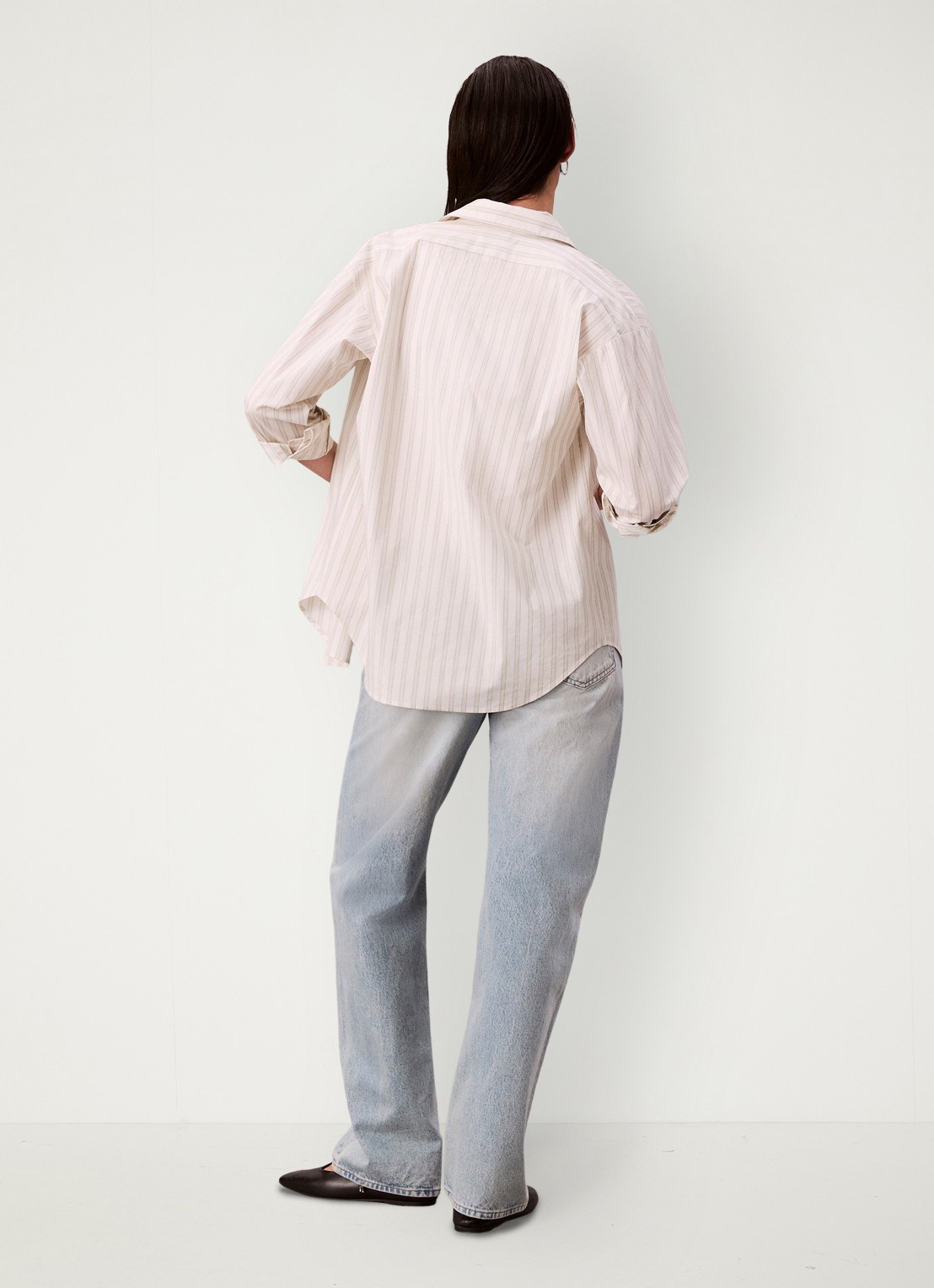 Calvin Klein Mid waist straight fit mom jeans met logo - achterkant denim
