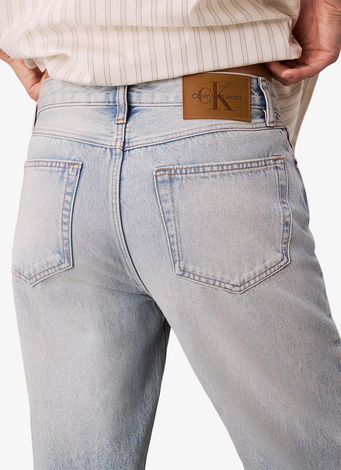 Calvin Klein Mid waist straight fit mom jeans met logo - detail 5 denim