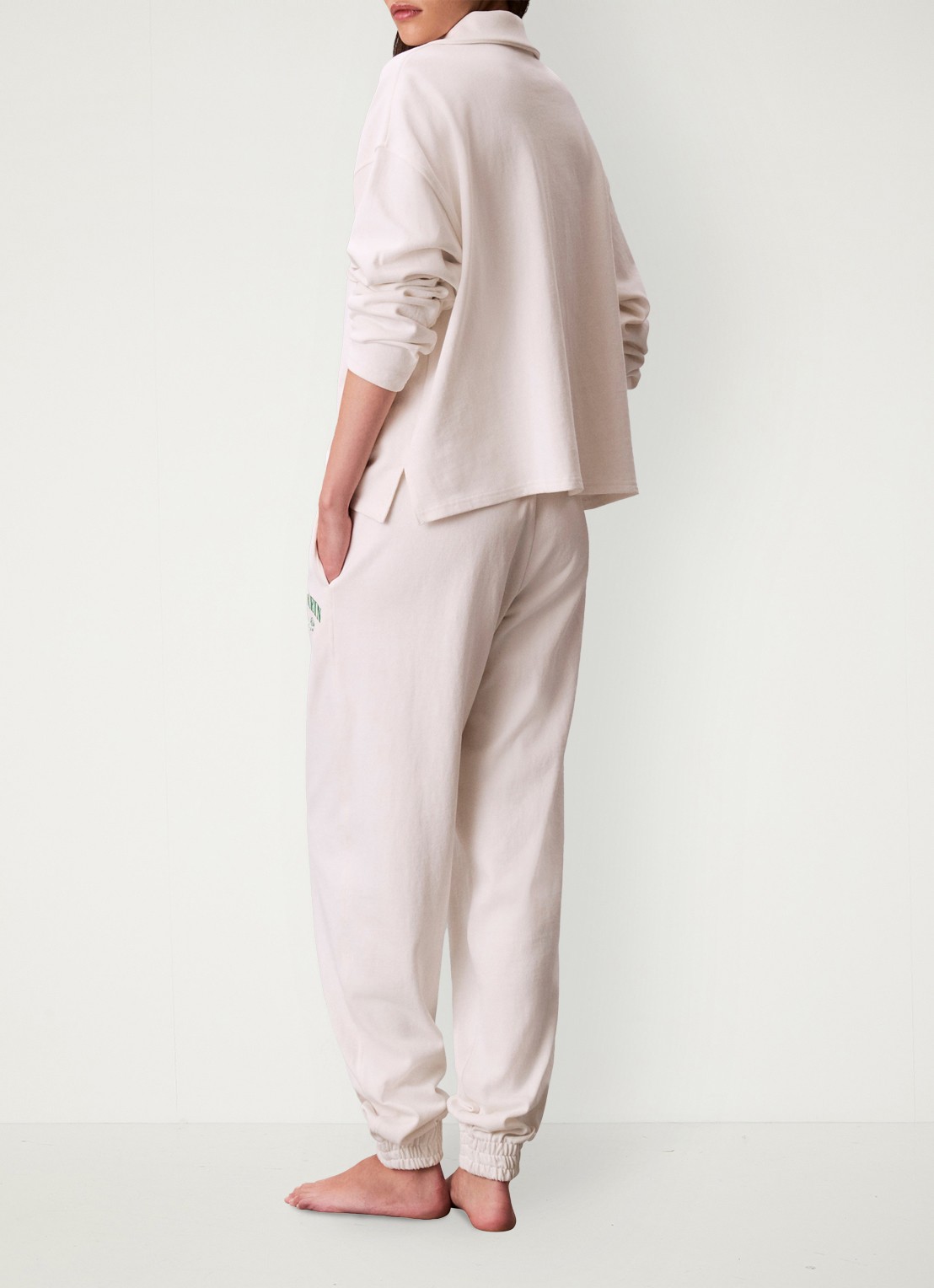 Calvin Klein Mid waist tapered fit joggingsbroek met logo - achterkant wit