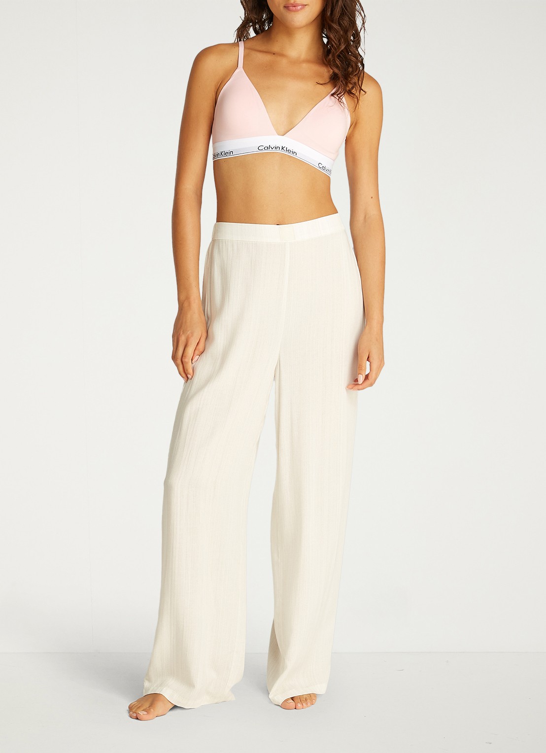 Calvin Klein Modern bralette met uitneembare vulling en logoband - detail 4 buff pink / roze