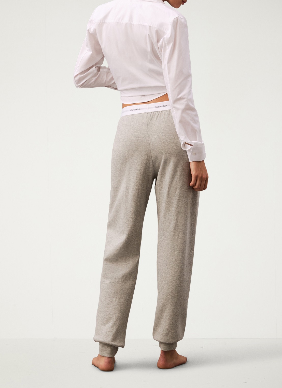 Calvin Klein Modern mid waist straight fit loungebroek met logoband - achterkant 8 lichtgrijs