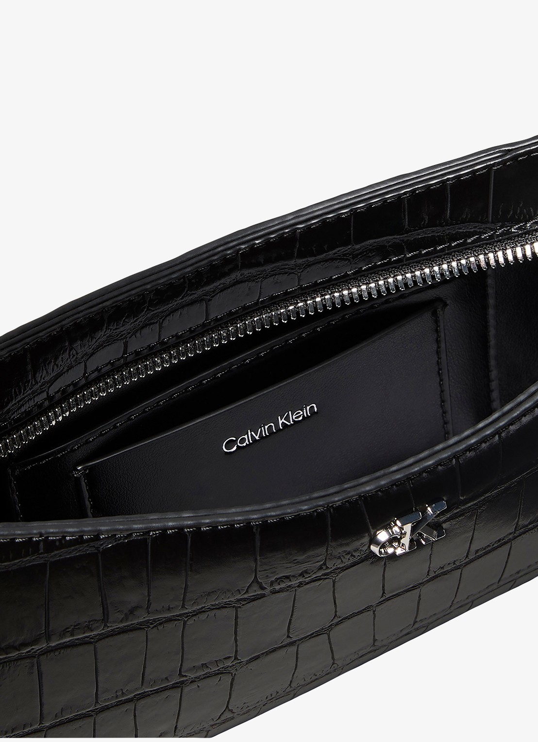 Calvin Klein Monogram schoudertas met crocostructuur - detail zwart