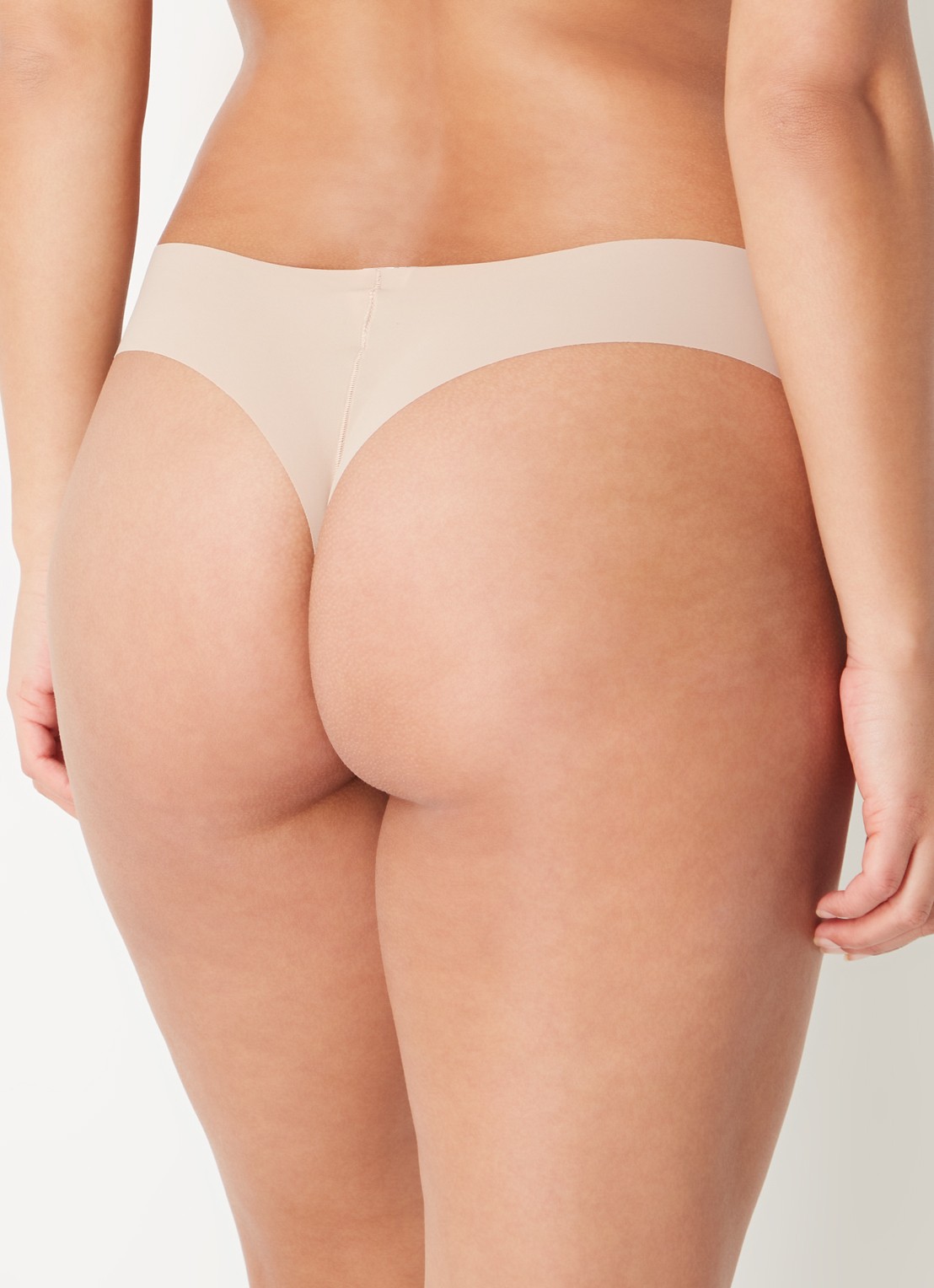Calvin Klein Naadloze string - achterkant 2 donkerbeige