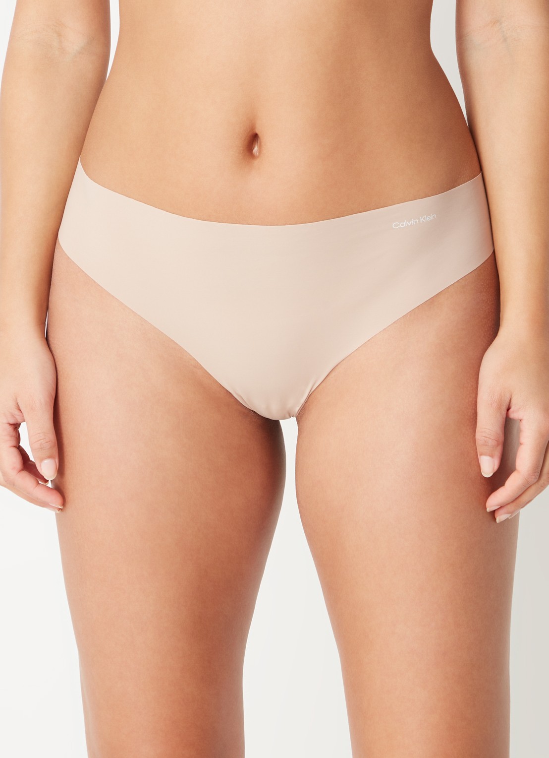 Calvin Klein Naadloze string - detail 7 donkerbeige