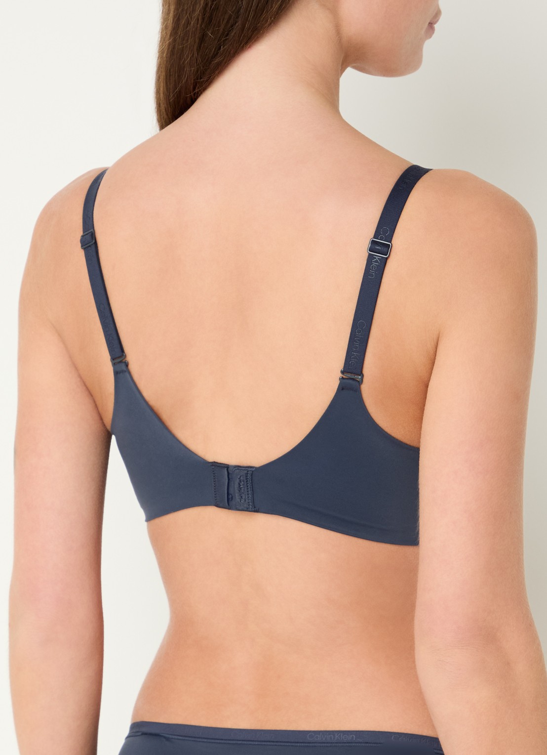 Calvin Klein Perfectly Fit beugelloze plunge T-shirt bh - achterkant 6 grijsmele