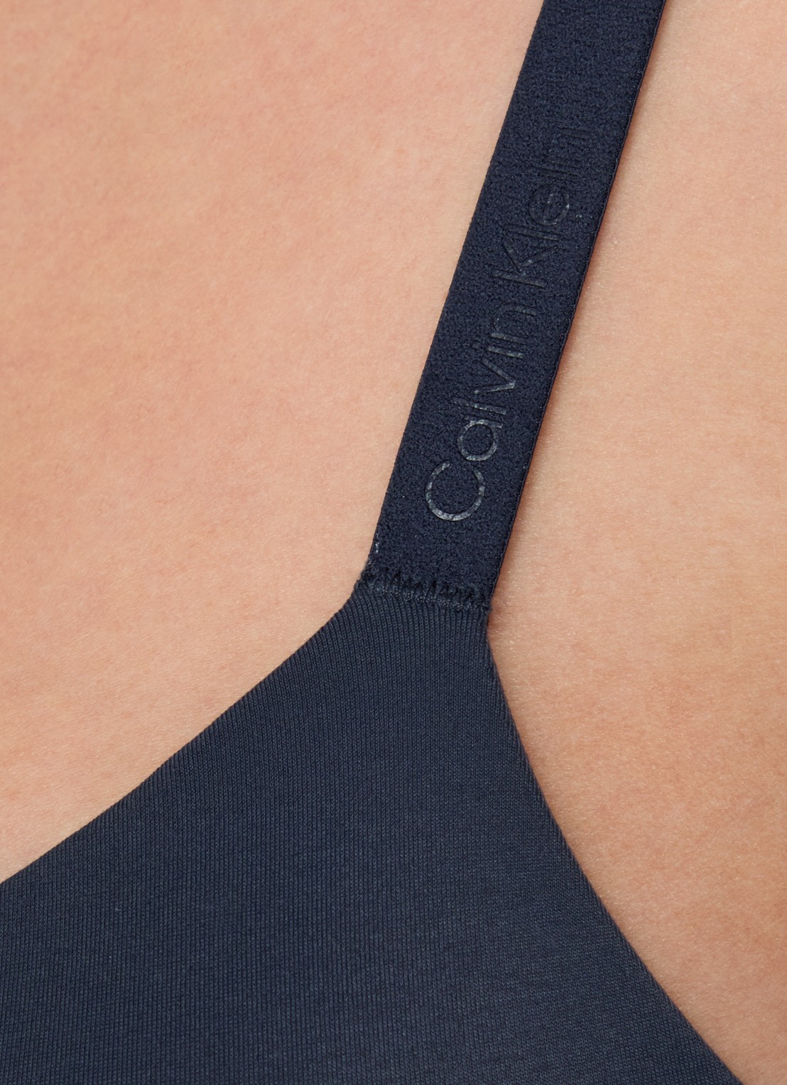Calvin Klein Perfectly Fit beugelloze plunge T-shirt bh - detail 5 grijsmele