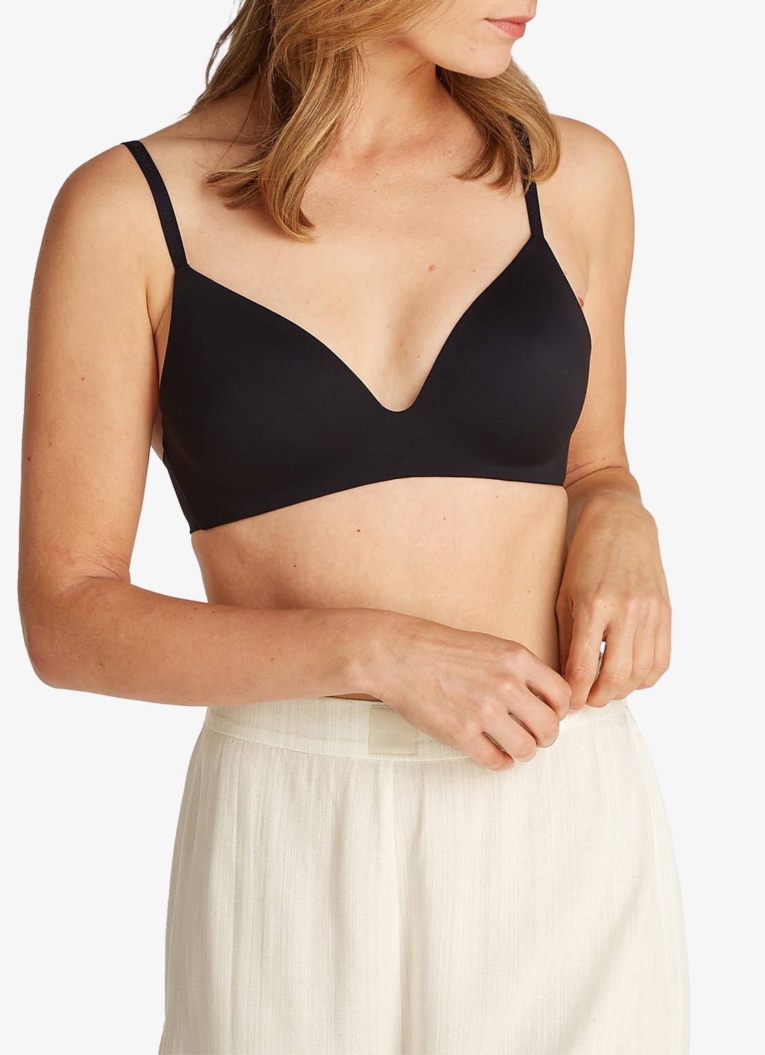 Calvin Klein Perfectly Fit beugelloze plunge T-shirt bh - voorkant 2 zwart