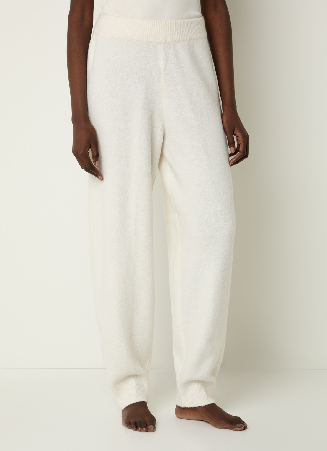 Calvin Klein Plush high waist tapered fit fijngebreide joggingbroek in wolblend - detail 4 gebroken wit