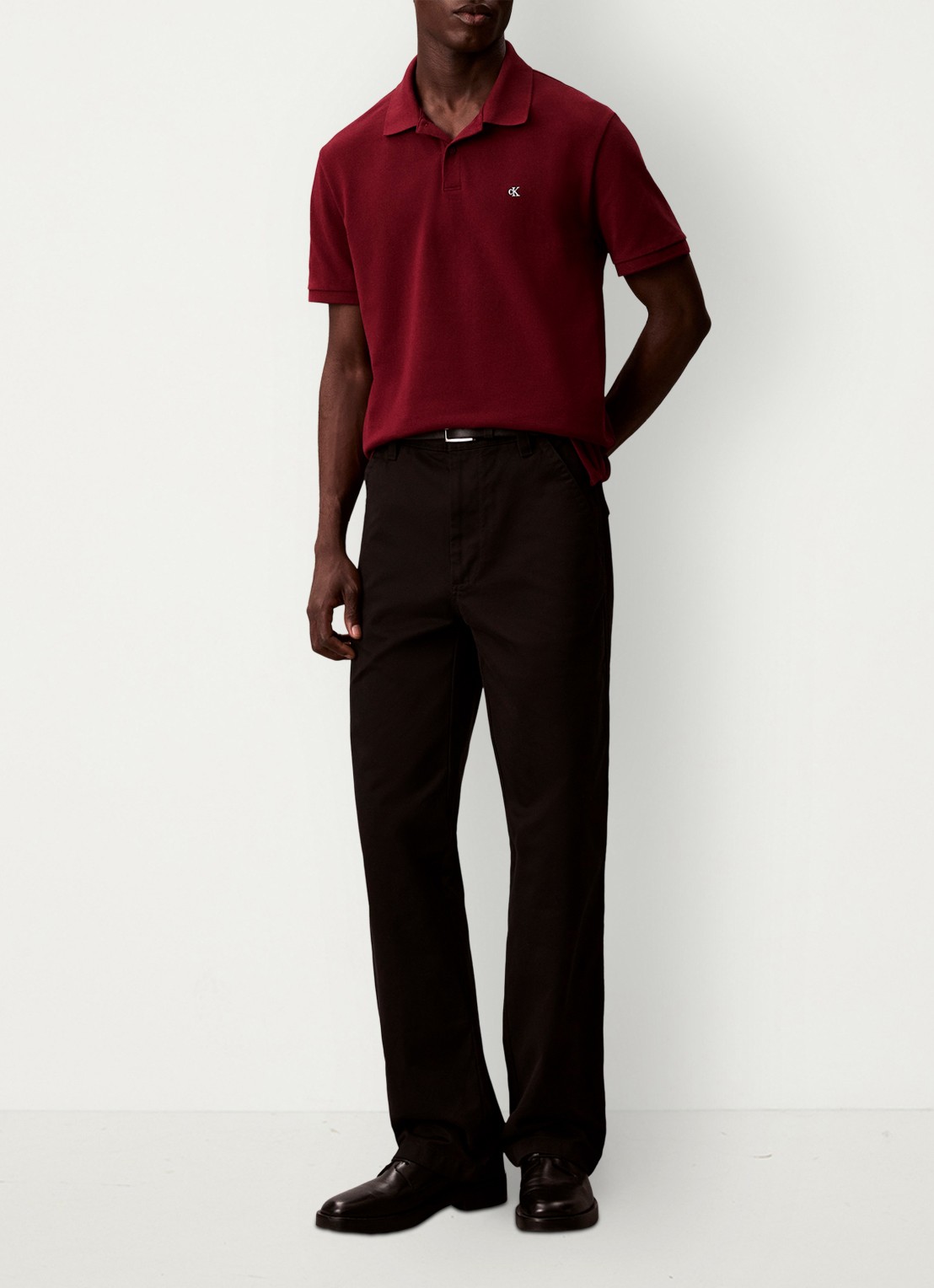 Calvin Klein Polo van piqué katoen met logoborduring - voorkant 3 bordeauxrood