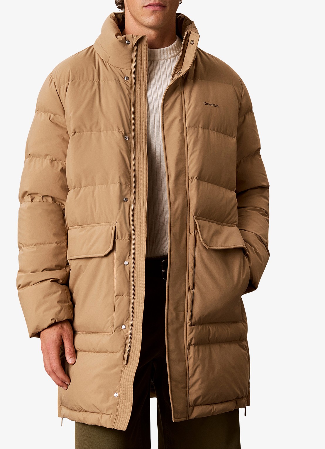 Calvin Klein Puffer jas met logo - detail zand