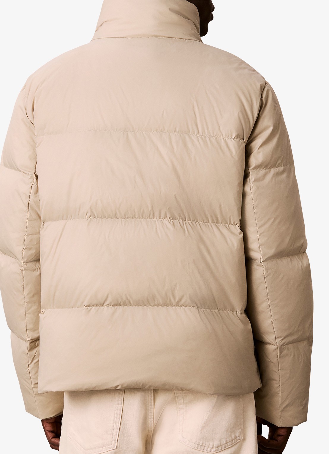 Calvin Klein Puffer met donsvulling en logopatch - achterkant creme