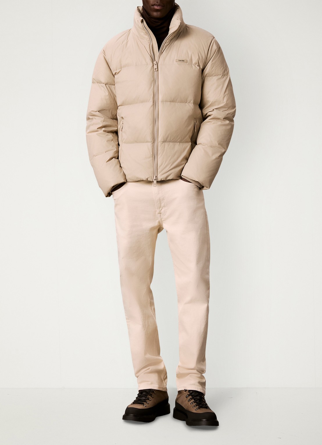Calvin Klein Puffer met donsvulling en logopatch - voorkant 3 creme