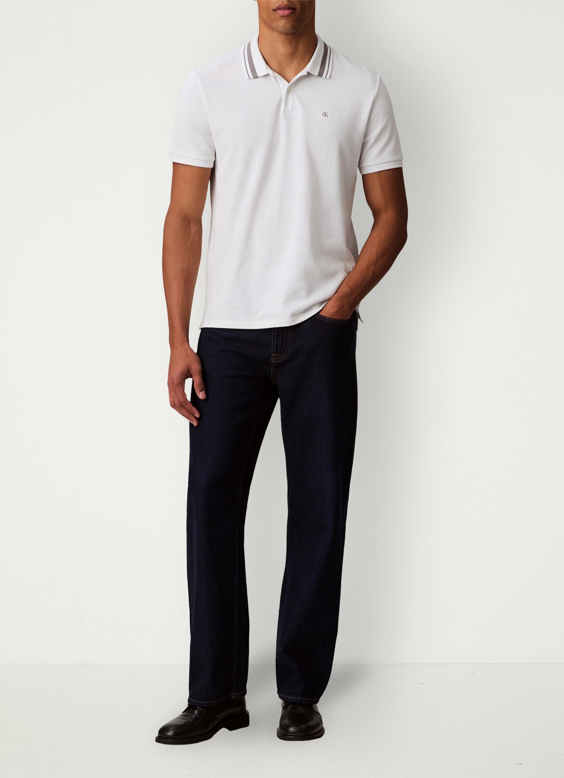 Calvin Klein Regular fit polo met logoborduring - voorkant 3 wit