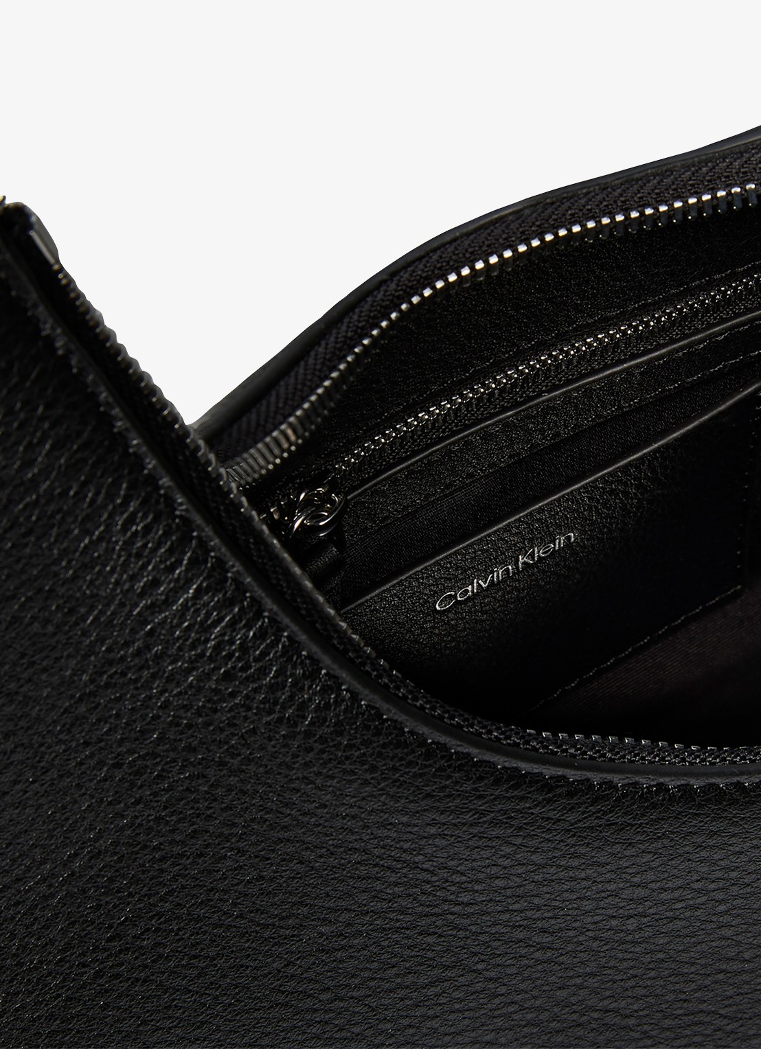 Calvin Klein Schoudertas van leer - detail 3 black-ub1 /  zwart