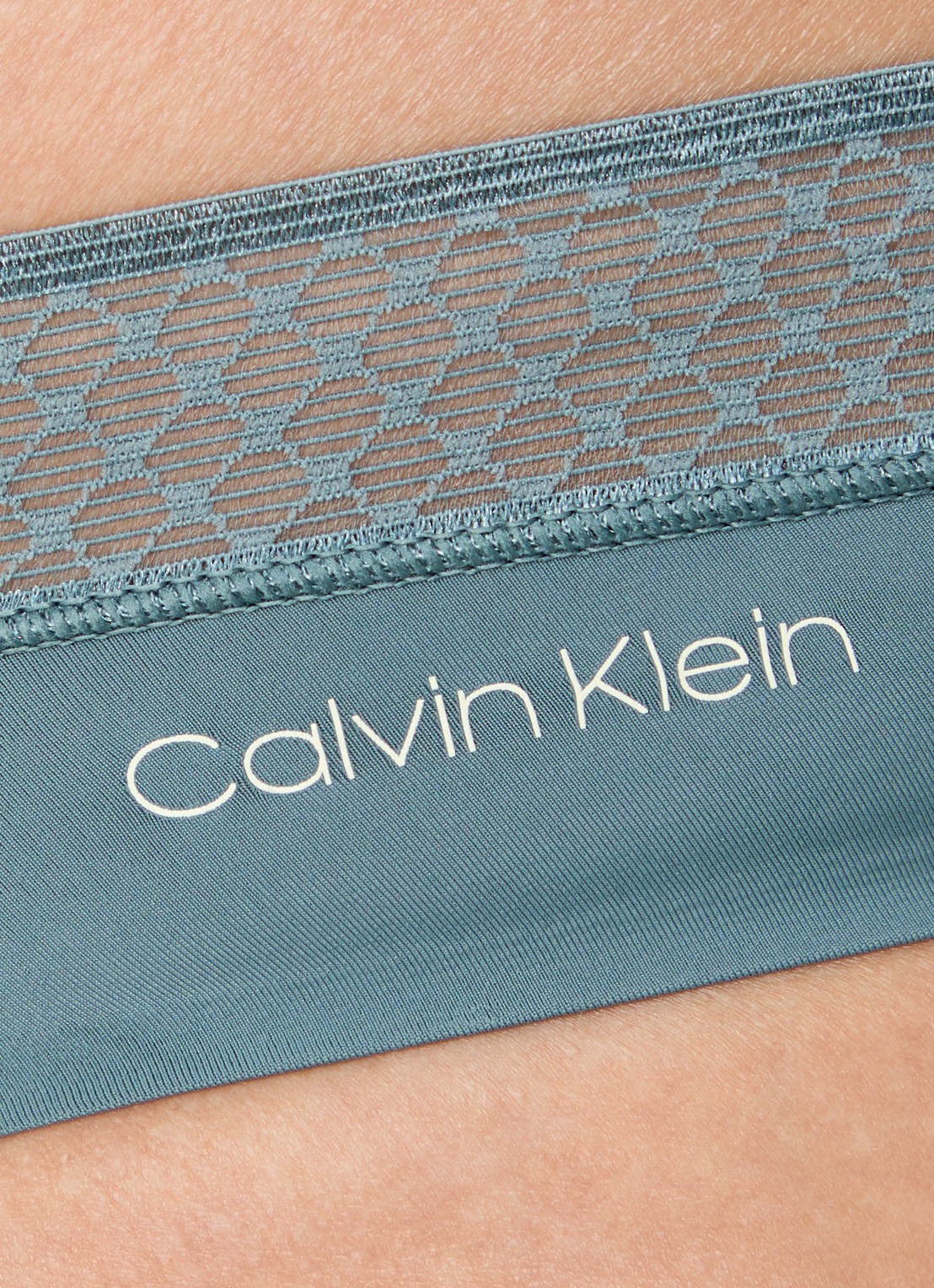 Calvin Klein Seductive Comfort string met kant - detail 3 staalblauw
