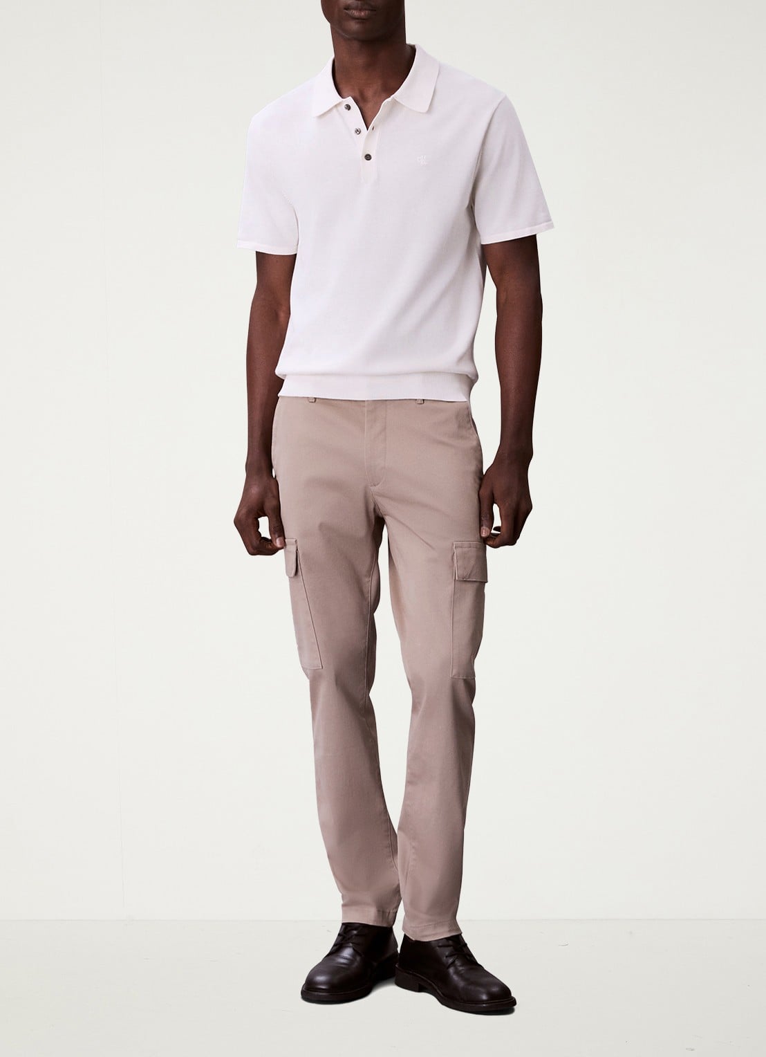 Calvin Klein Slim fit cargobroek met klepzakken - voorkant 5 khaki