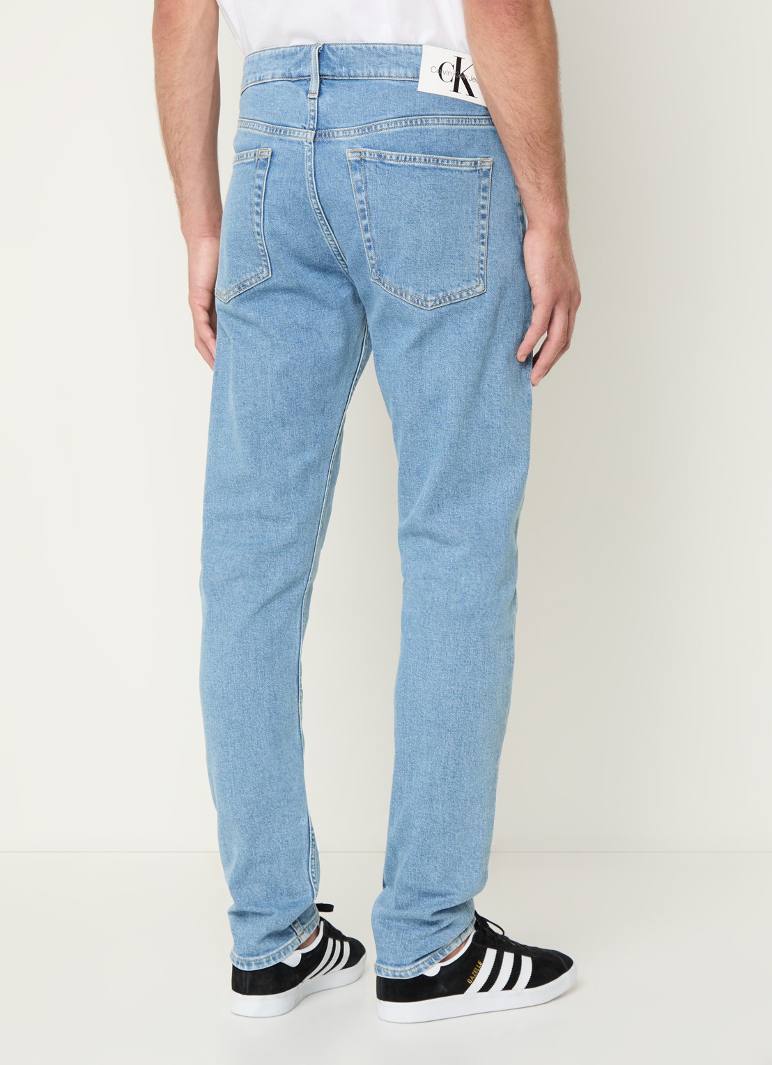 Calvin Klein Slim fit jeans met medium wassing - achterkant 5 indigo