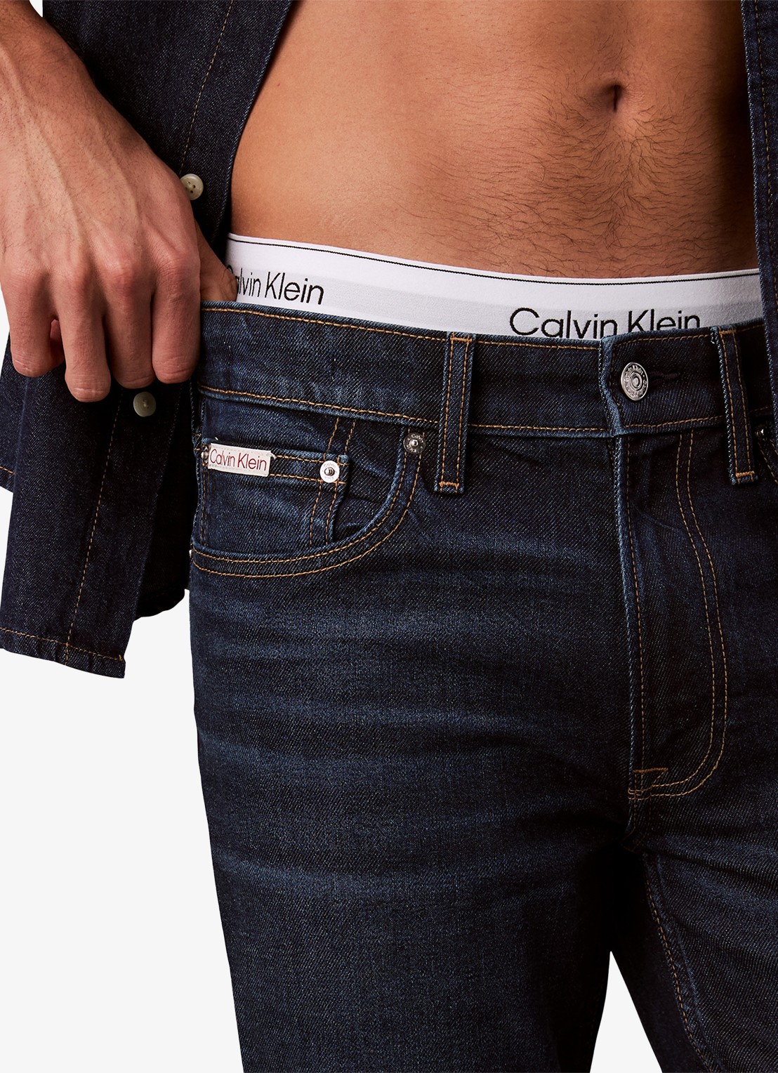 Calvin Klein Slim fit jeans met steekzakken - detail 2 denim