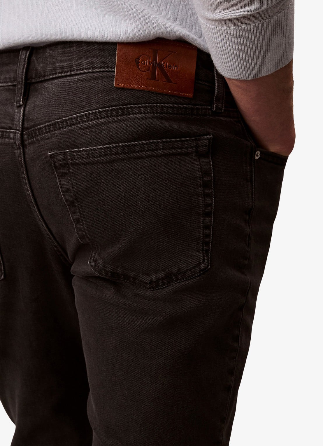 Calvin Klein Slim fit jeans met steekzakken - detail 3 donkergrijs