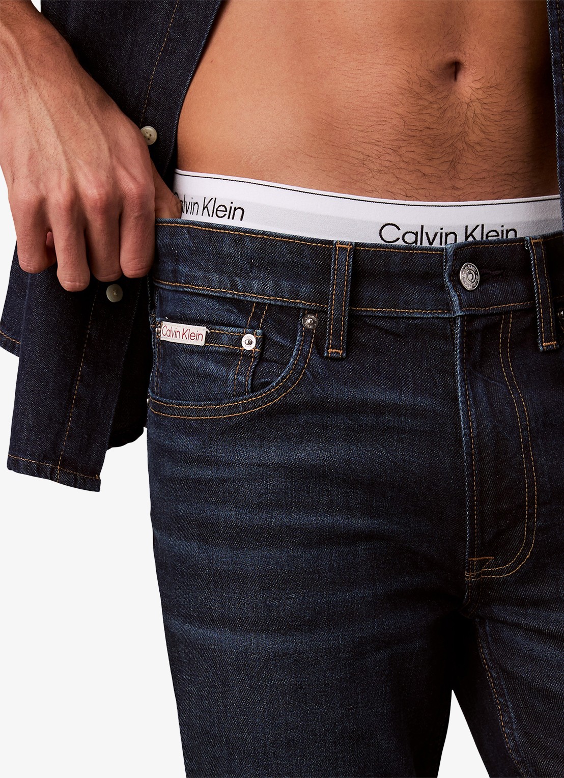 Calvin Klein Slim fit jeans met steekzakken - detail indigo
