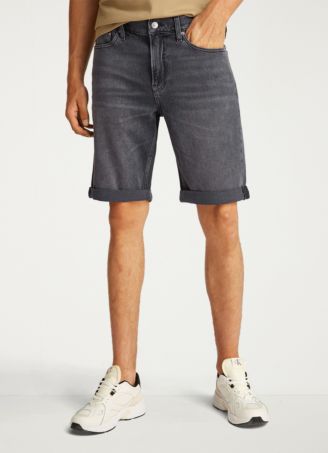 Calvin Klein Slim fit korte broek van denim met gekleurde wassing - detail 2 antraciet