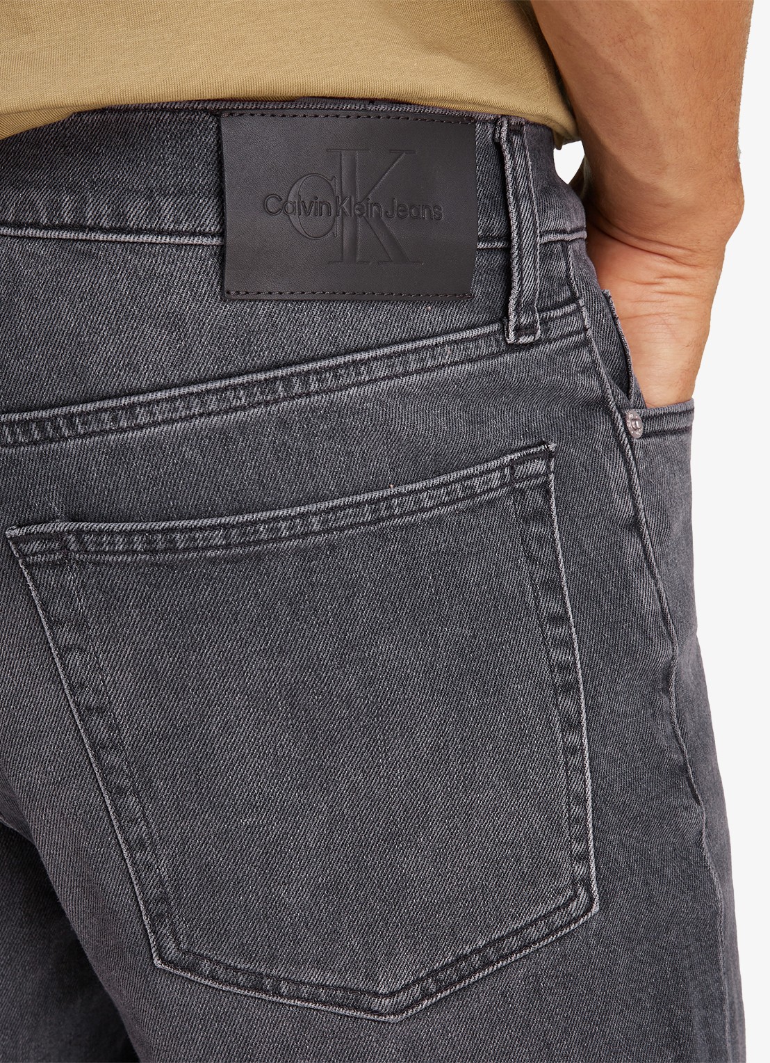 Calvin Klein Slim fit korte broek van denim met gekleurde wassing - detail 3 antraciet