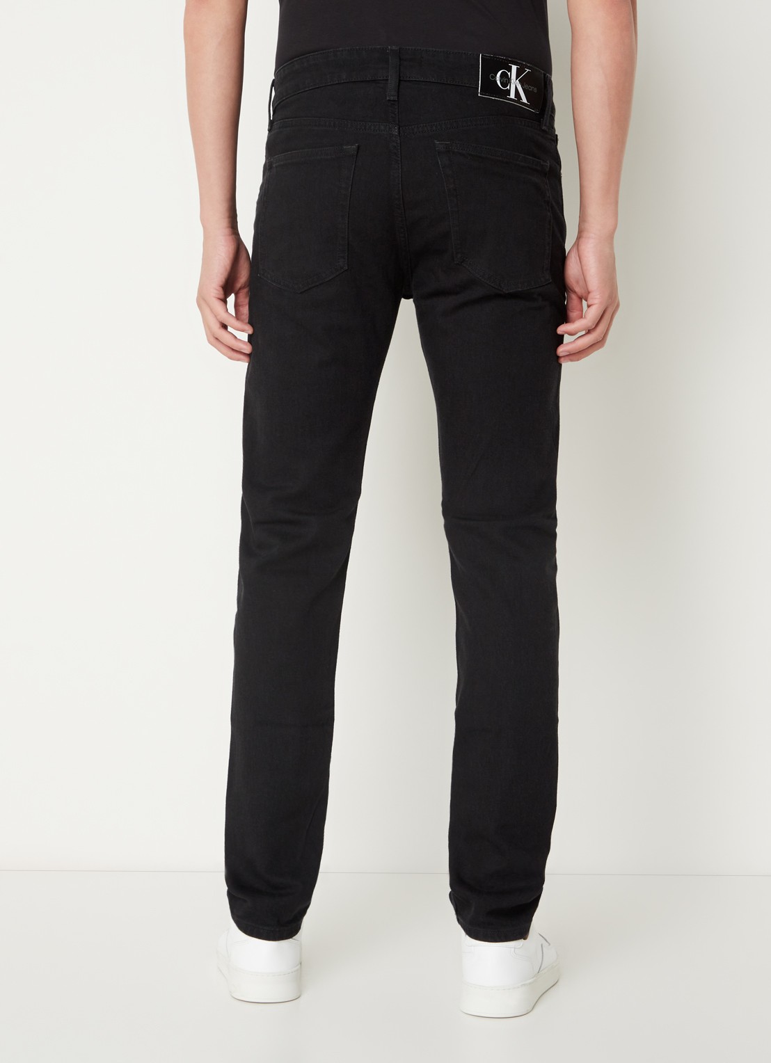 Calvin Klein Slim fit tapered jeans met gekleurde wassing - achterkant zwart