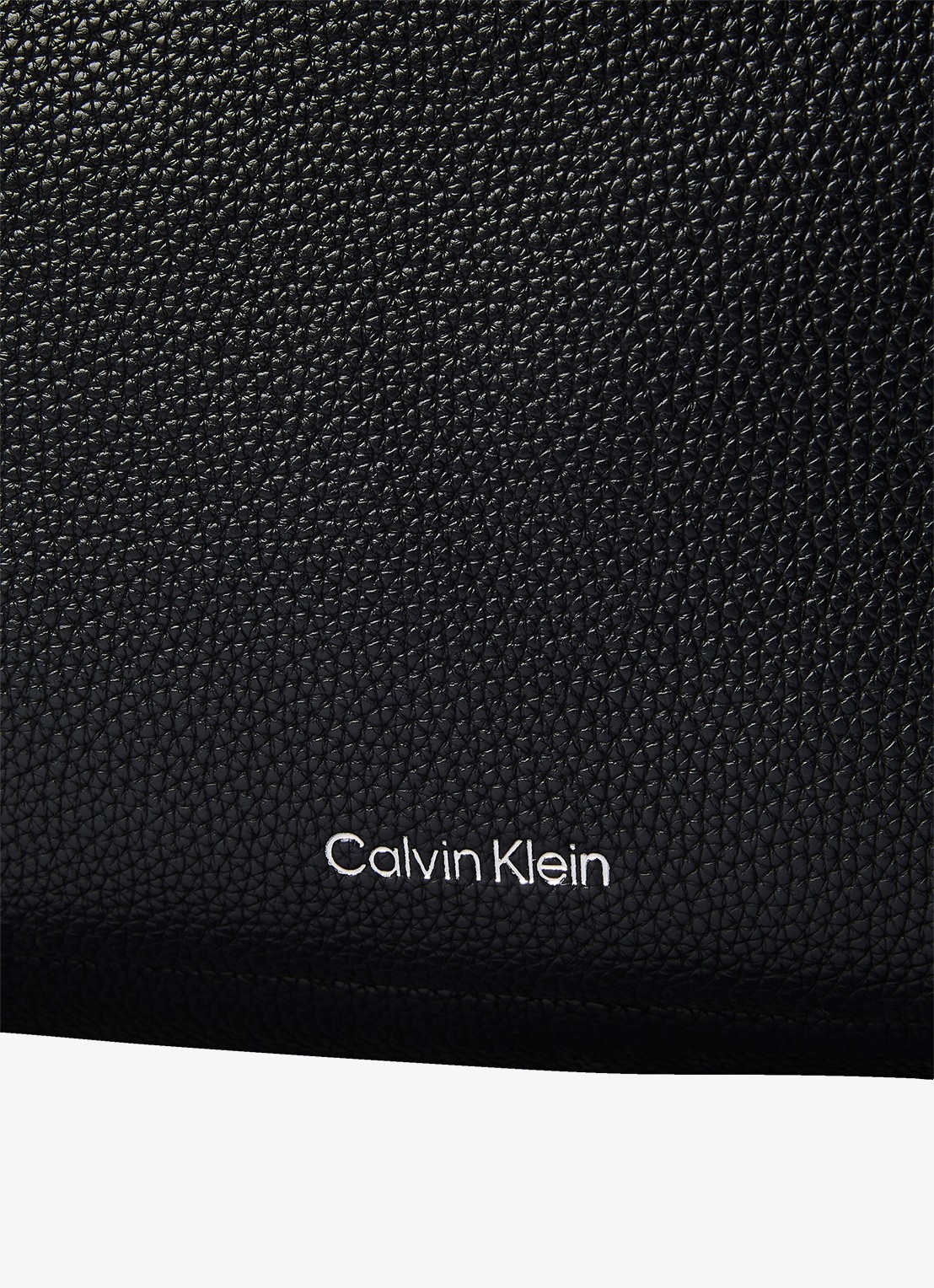 Calvin Klein Slouchy Medium schoudertas met structuur en logo  - detail zwart