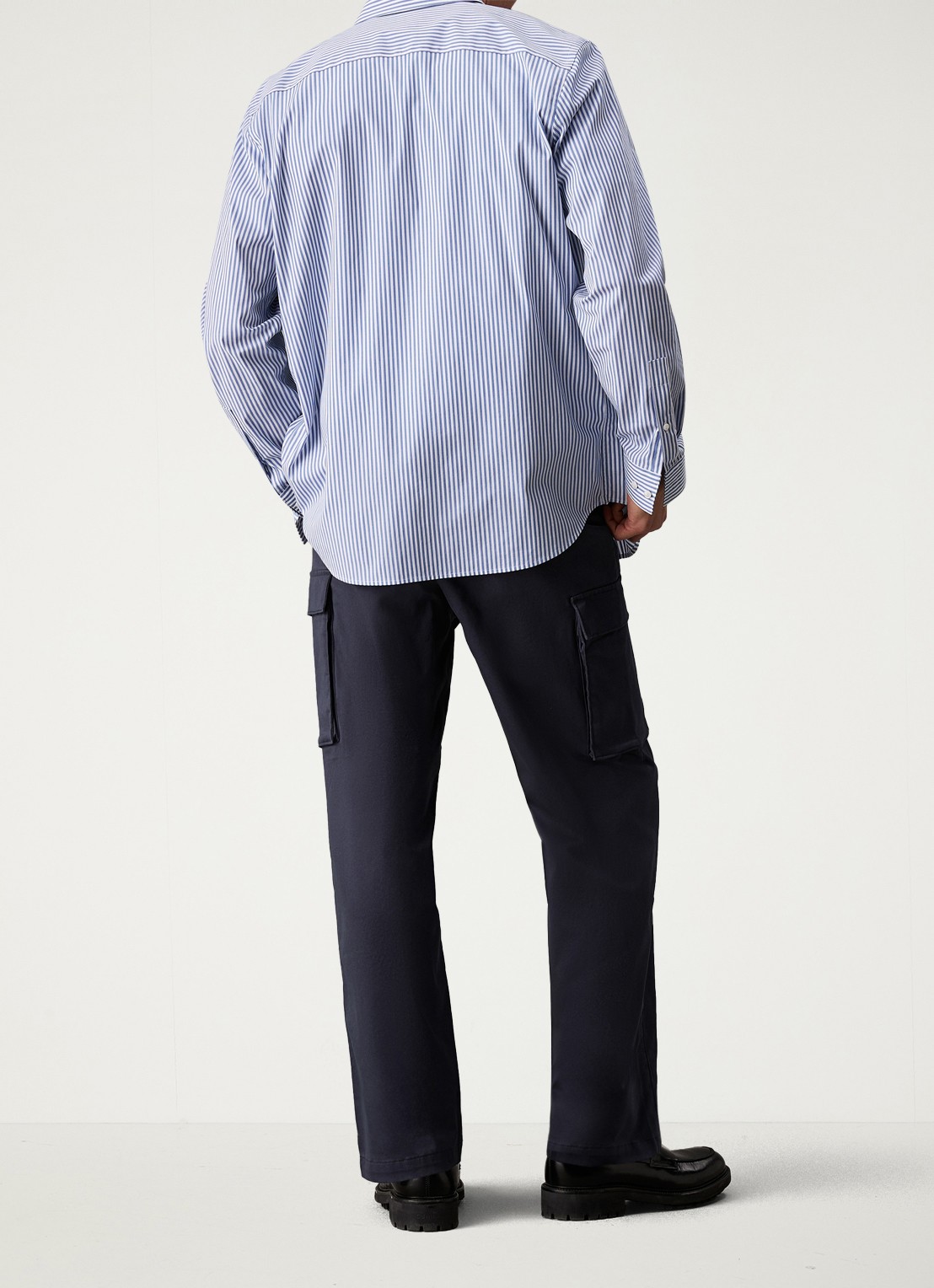 Calvin Klein Straight fit cargobroek met steekzakken - achterkant 3 donkerblauw
