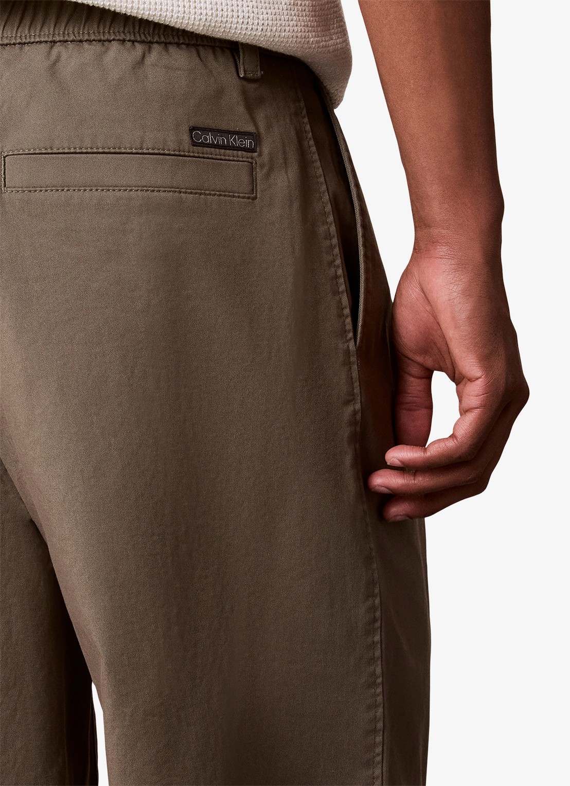 Calvin Klein Straight fit chino met plooien - detail 6 olijfgroen