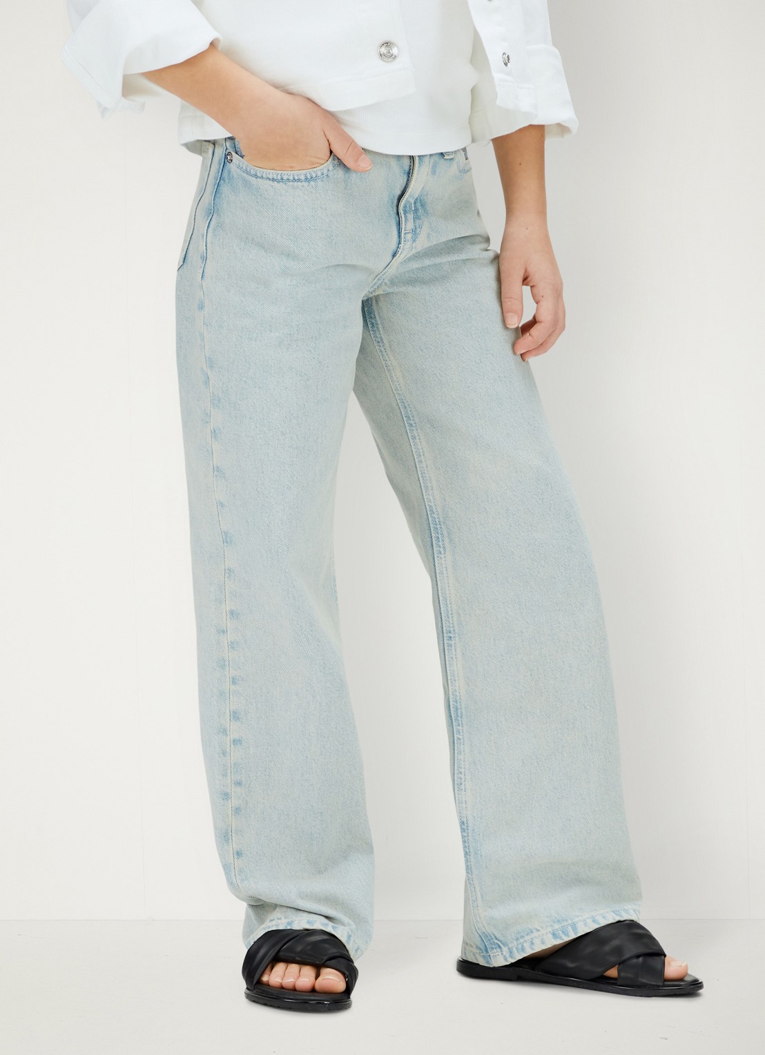 Calvin Klein Straight fit jeans met lichte wassing - detail 2 lichtblauw