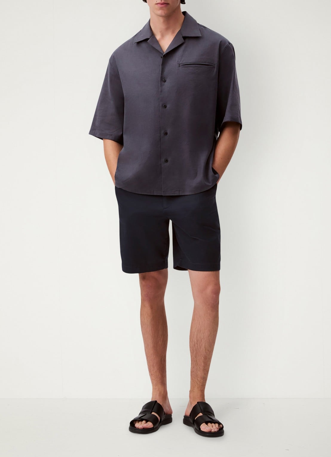 Calvin Klein Straight fit korte broek met steekzakken - voorkant 3 donkerblauw