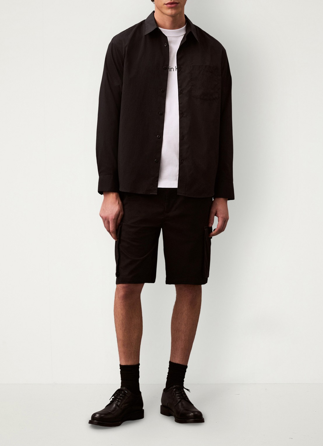 Calvin Klein Straight fit korte cargobroek met opgestikte zakken - voorkant 7 zwart
