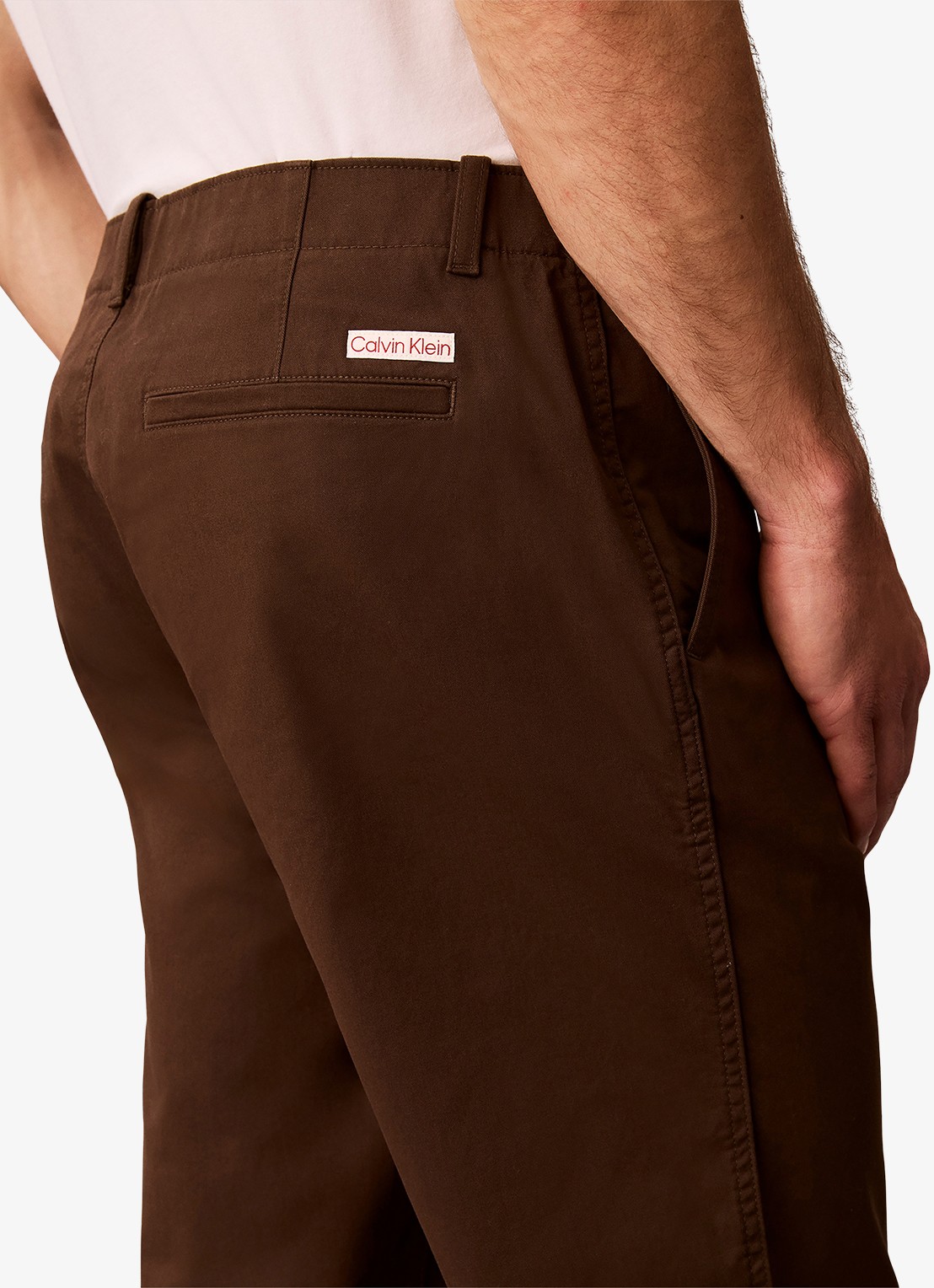 Calvin Klein Straight leg chino in katoenblend - detail 7 brown cork-wfm