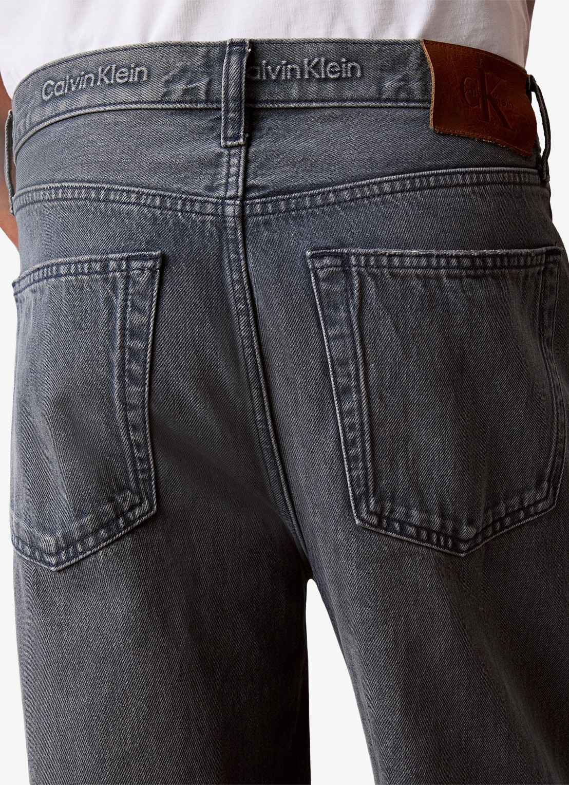 Calvin Klein Straight leg jeans met gekleurde wassing - detail 6 blauwgrijs