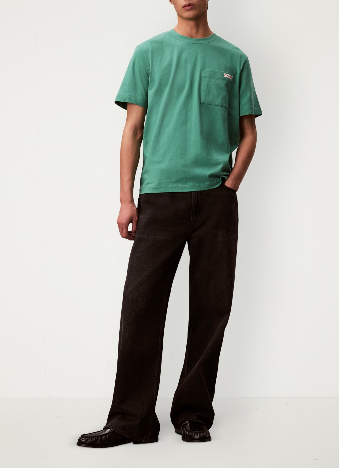 Calvin Klein T-shirt met borstzak - voorkant 2 groen