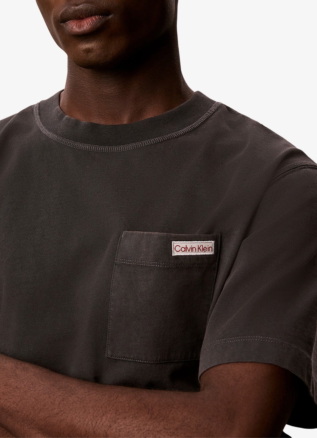 Calvin Klein T-shirt met borstzak - detail 5 antraciet